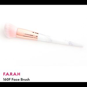 F.a.r.r.a.h  1604 Face Brush